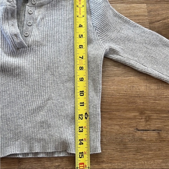 Brandy Melville grey cropped ribbed gray sweater - Picture 7 of 8